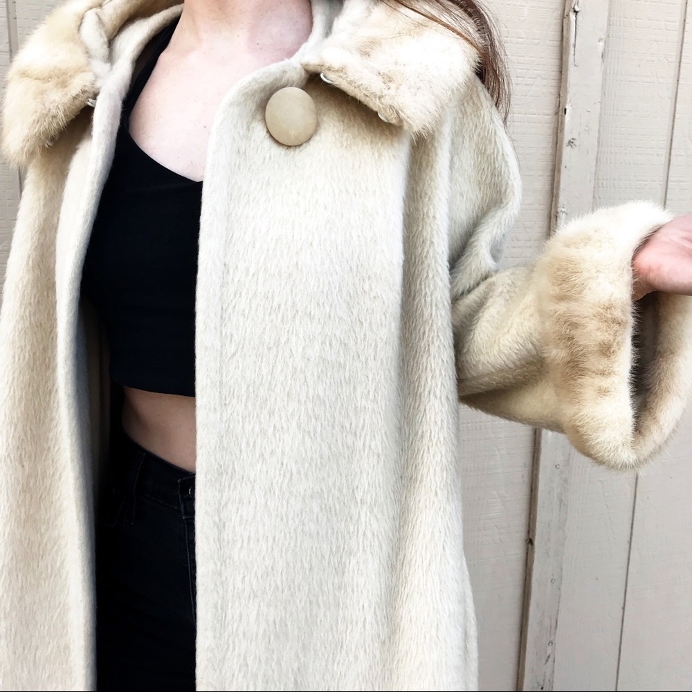 1960’s Luxury Coat - Picture 4 of 4